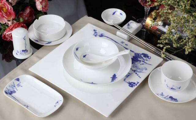 快餐店餐具：餐具需求量的计算